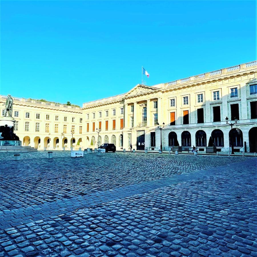 Charme De L'Ancien Pour Cet Appartement Entierement Renove Dans L'Hypercentre De Reims Ngoại thất bức ảnh