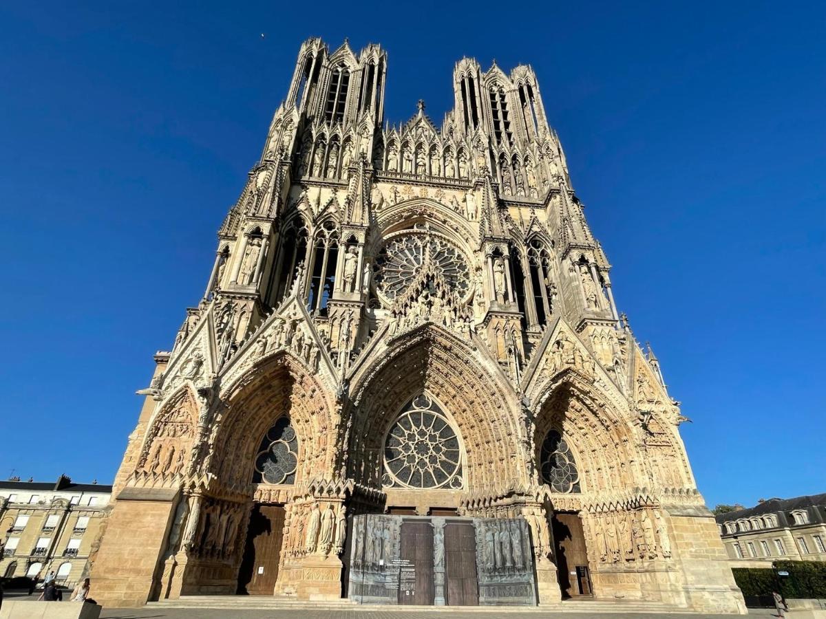 Charme De L'Ancien Pour Cet Appartement Entierement Renove Dans L'Hypercentre De Reims Ngoại thất bức ảnh